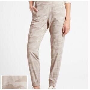 Athleta Women's Brooklyn Camo Jogger Size 24 Tan NWT Athleisure Travel Style